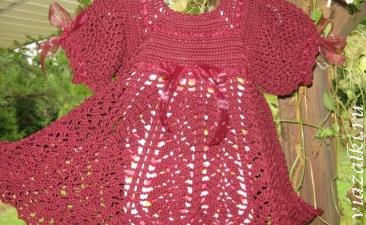 Детское вязаное платье 