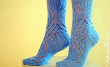 Вязаные носки с узором