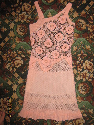 Вязаное крючком розовое платье